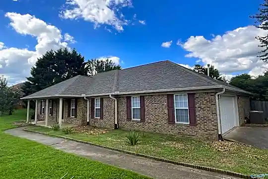 192 Thunderbird Dr Photo 2