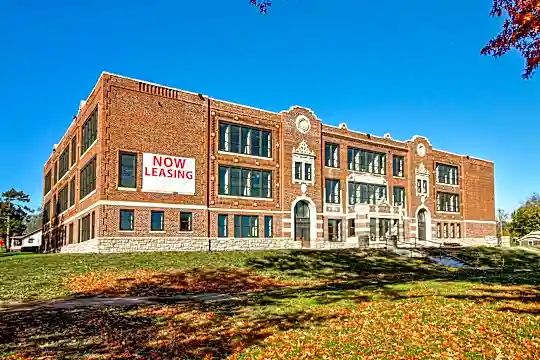 Blenheim School Apartments Photo 2