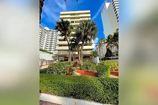 1621 Collins Ave #708C Photo 1