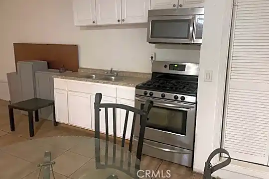 13427 Barker Ln Photo 2