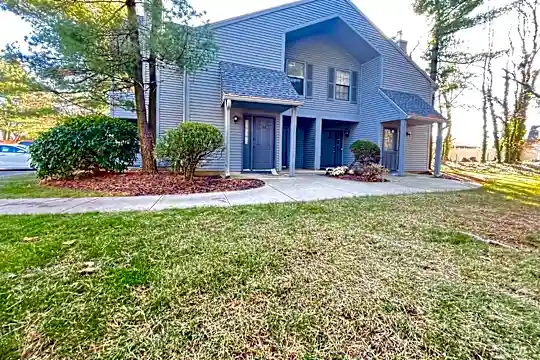706 Woodhaven Dr Photo 2