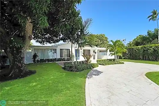 3451 NE 20th Ave Photo 1
