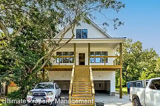 213 Myrtle Avenue Photo 1