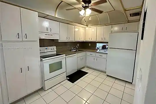 3051 NW 46th Ave #203 Photo 2