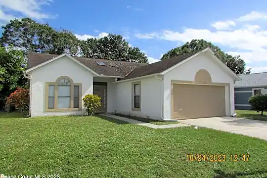 1744 Clover Cir Photo 1