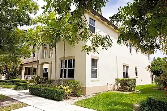 11648 SW 246 Terrace Photo 2