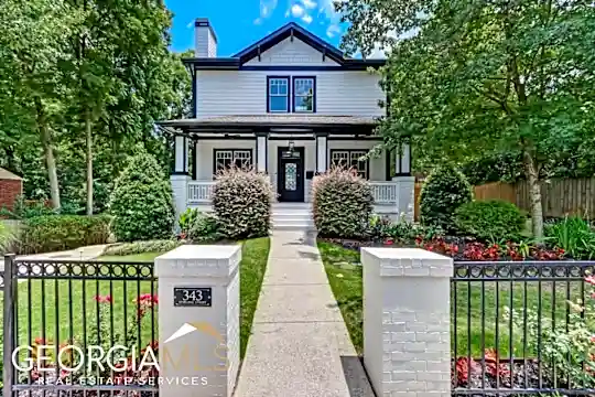 343 Sterling St NE Photo 1