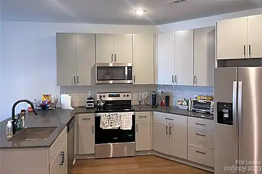 419 E 36th St Photo 1