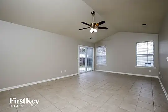 3705 Queenswood Ln Photo 2