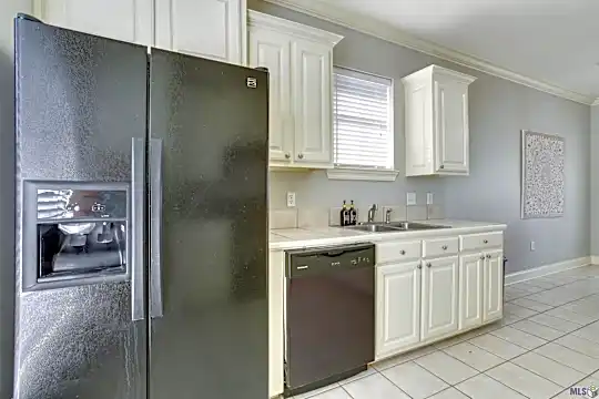 9022 Winding Lake Ave Photo 2