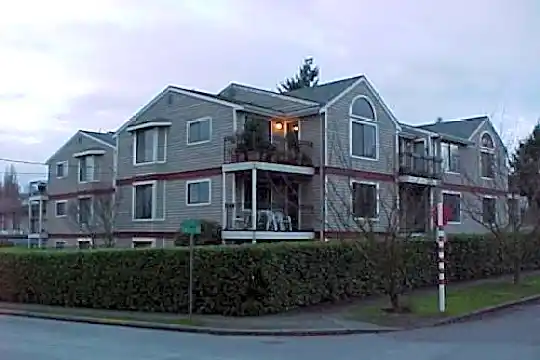 4054 NE 55th St Photo 1