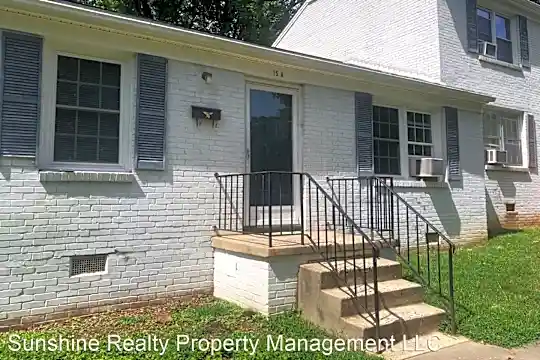 1400 Roslyn Dr Photo 1