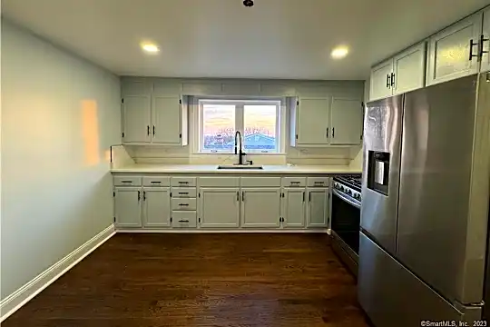 177 Hollister St Photo 1