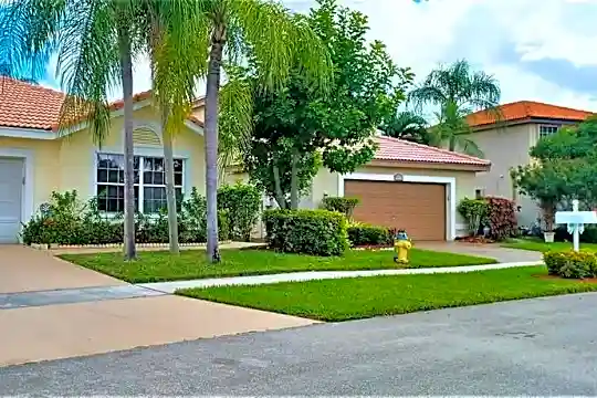 18157 SW 4th Ct Photo 1