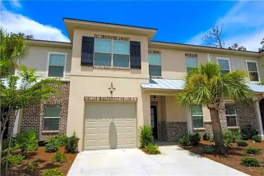 902 Mariners Cir Photo 1