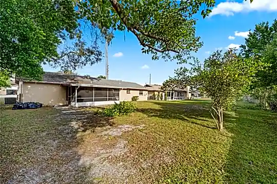 1430 Saxon Blvd Photo 2