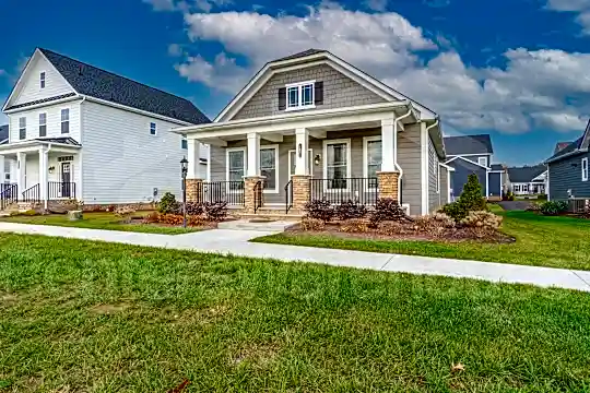 102 Brookneal Aly Photo 2