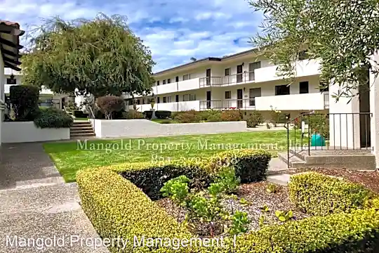 500 Glenwood Cir Photo 1