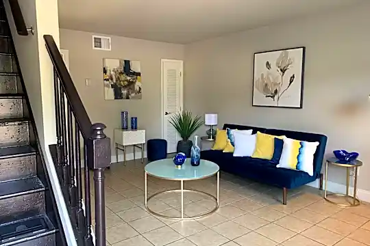 Four Seasons Villas Photo 1