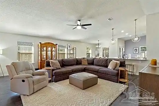5723 Peach Dr Photo 2