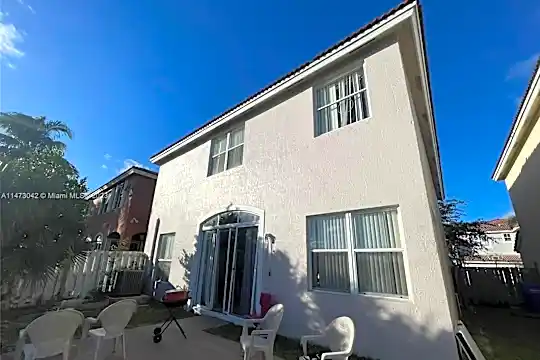 3750 SW 51st St Photo 2