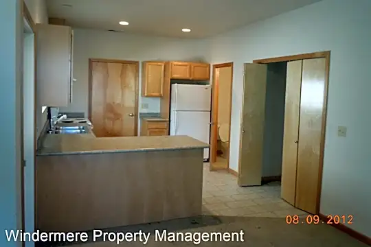 2824 Moore St Photo 2