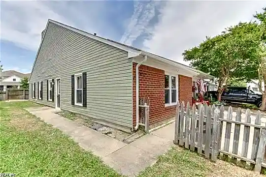 1168 Hillock Crossing Photo 1