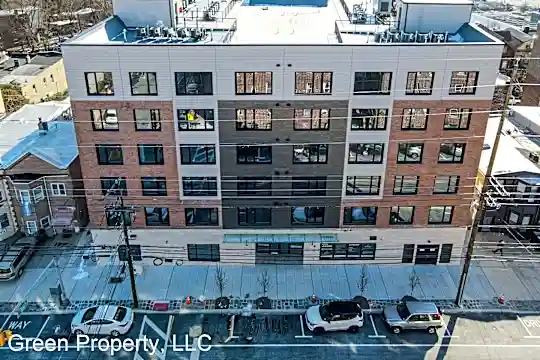 1415 Manhattan Ave Photo 1