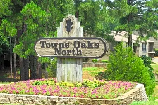 Towne Oaks Apartments Photo 2