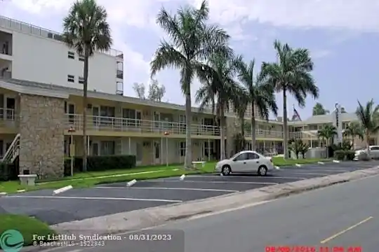 1110 N Riverside Dr #20 Photo 1