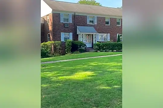 55 Manor Dr Photo 1