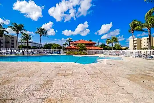 215 Lakeview Dr #205 Photo 1