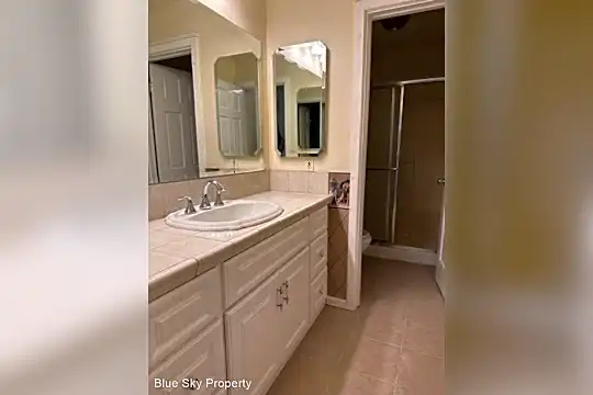 3050 Samantha Dr Photo 2