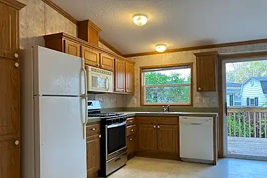1730 20th Ave SE Photo 2