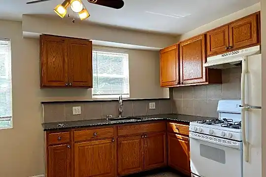 93 Cedar Ave Photo 1