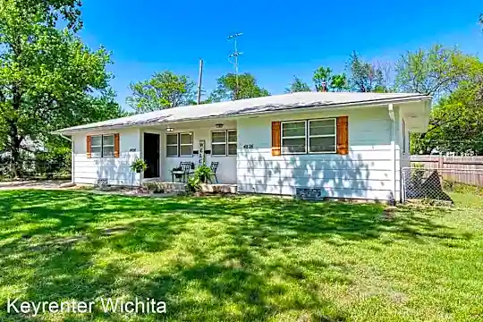 4824 E Pine St Photo 2
