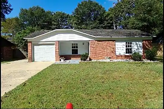 713 King Place Photo 1
