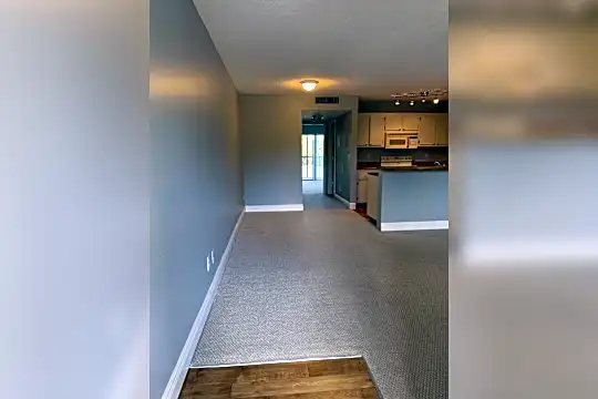 1535 Meadows Cir W Photo 2