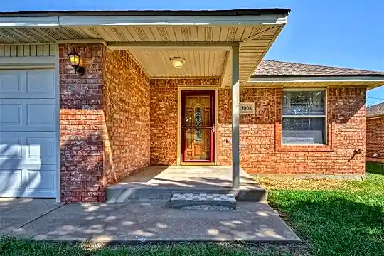 1008 N Gale Ave Photo 1