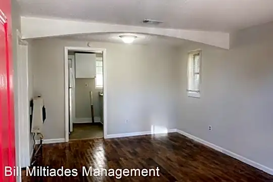 1005 Hearn St Photo 2