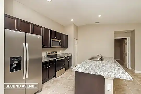 2715 Haberland Ave Se Photo 2