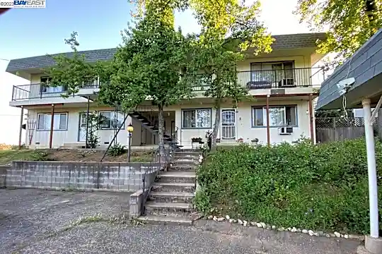 17 Raggio Rd #4 Photo 1