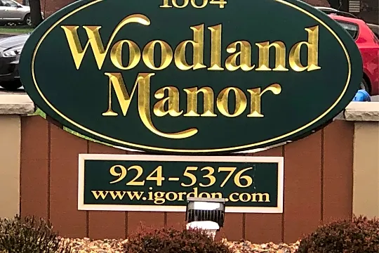 Woodland Manor Apartments Photo 2