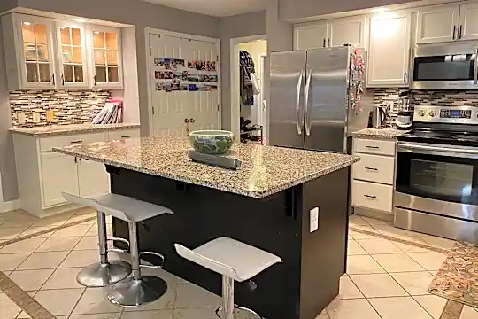 2206 E Autumn Dr Photo 2