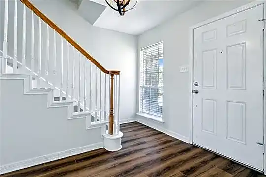 517 Mare Ct Photo 2