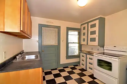 1121 Lafayette St Photo 2