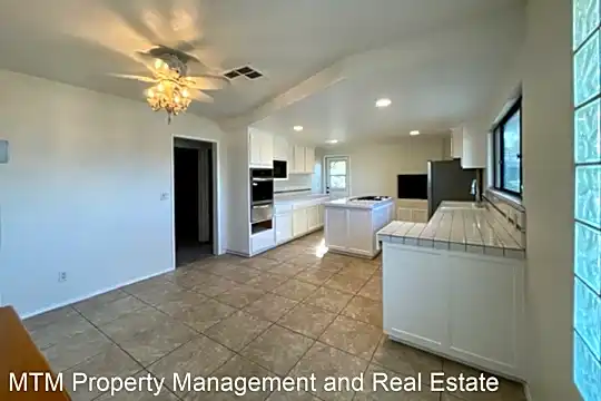 4323 Maple Ave Photo 1
