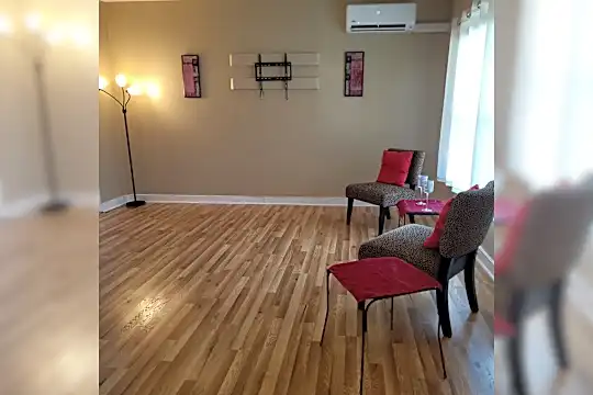 1429 24th St Photo 2