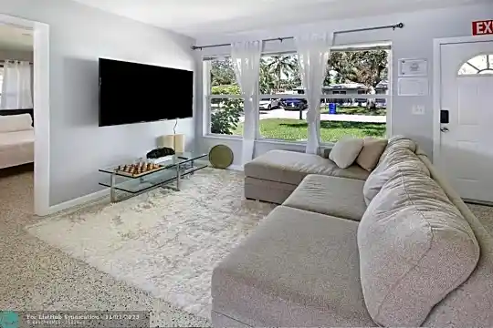 3030 SW 22nd St Photo 2