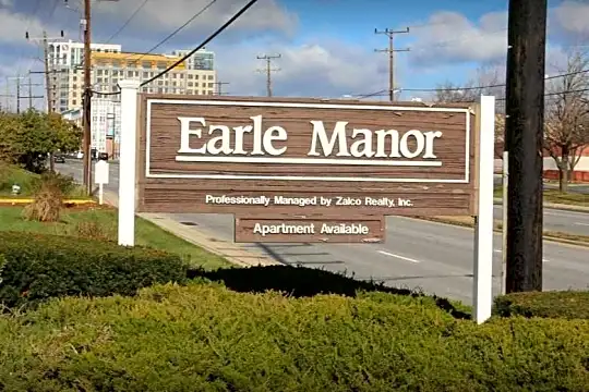 Earle Manor Apartments Photo 2